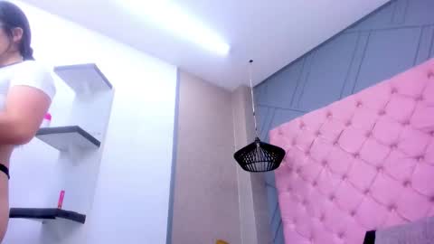 Mia online show from February 8, 12:53 pm