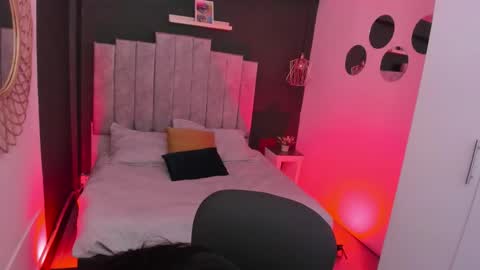 Val  online show from March 28, 8:30 pm