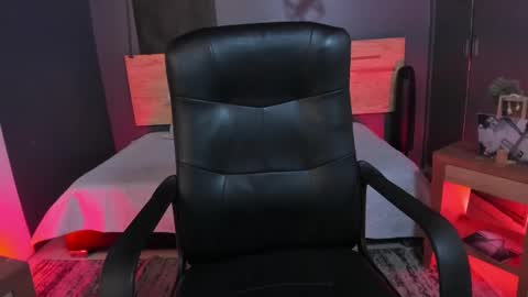 Val  online show from February 18, 7:54 pm