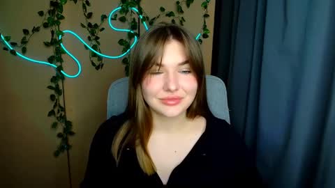 mia_lemm online show from April 7, 6:37 am