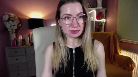 Mia online show from February 9, 6:16 pm