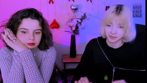 mia_mooon_ online show from April 15, 8:37 am