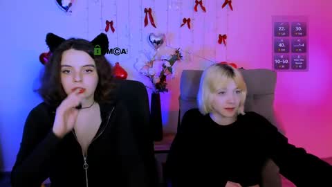 mia_mooon_ online show from April 18, 9:01 am