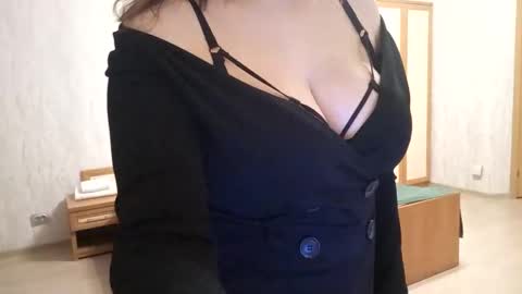 Mia online show from December 2, 10:45 pm