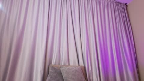 Mia online show from April 10, 11:38 am