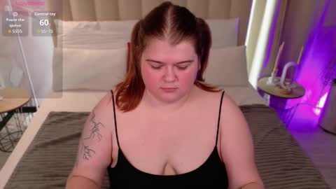 Sweet Mia online show from November 3, 5:28 pm