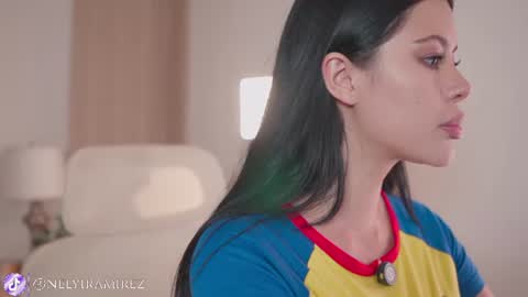 Instagram Nelyiramirez online show from June 18, 6:15 am