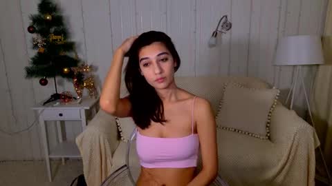 Mia online show from December 4, 5:03 pm