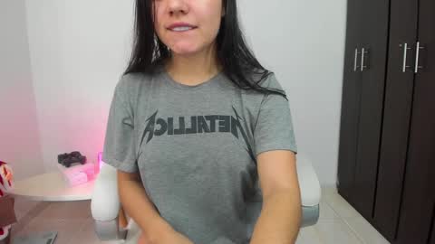 Mia online show from January 8, 5:37 pm