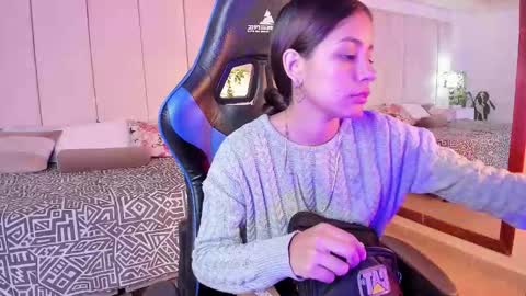 mia rousse25 online show from December 15, 12:54 pm