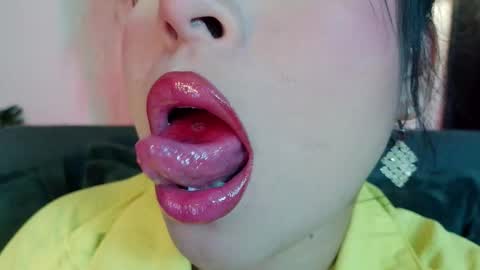 Mia online show from February 27, 2:33 am