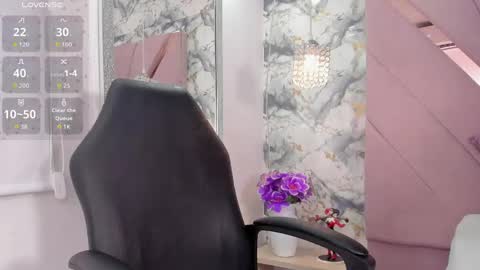 Mia online show from April 16, 5:08 am