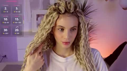 Mia online show from November 6, 6:30 am