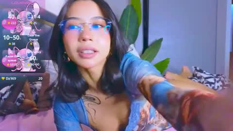 Mia online show from November 27, 4:43 pm