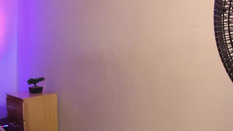 mia_sweetie1 online show from May 29, 8:18 pm