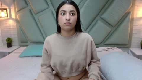 Mia online show from April 14, 1:22 pm