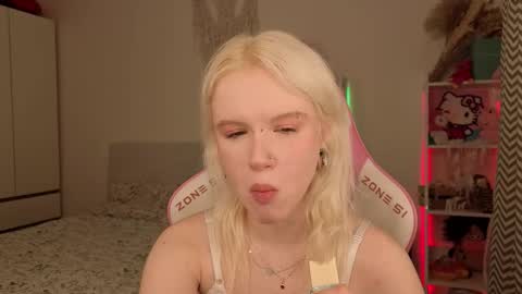 Mia online show from March 17, 3:10 am