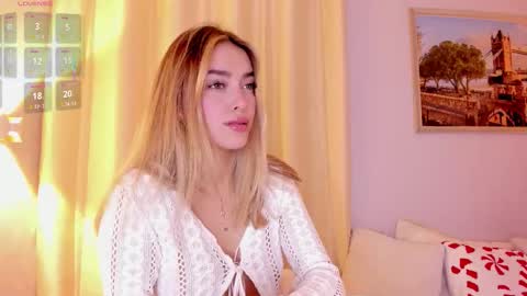 Mia White  online show from December 18, 1:05 pm