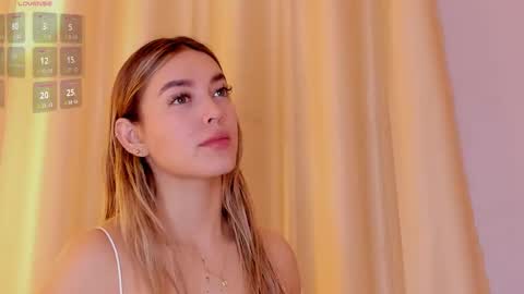 Mia White  online show from February 3, 1:16 pm