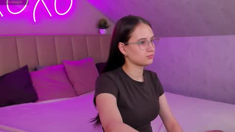 Mia online show from March 9, 9:23 am