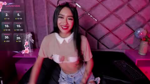 Snapshot of miaa_thopmson chatting on December 22, 2:38 pm Miaa online show from December 22, 2:38 pm