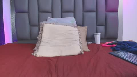 Mia online show from January 6, 5:38 pm