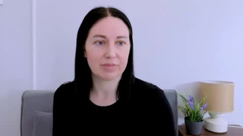 Mia online show from April 8, 3:47 pm