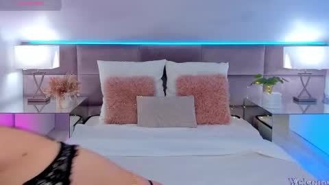 Mia online show from September 16, 12:24 pm