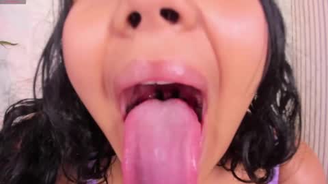 Mia online show from April 16, 10:23 pm