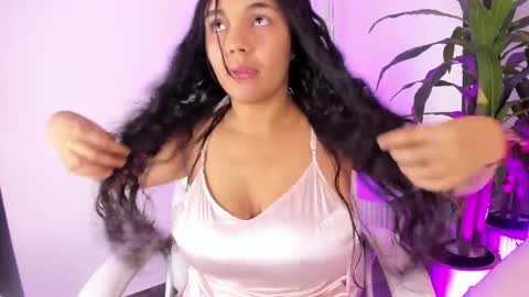 Mia online show from April 18, 8:09 pm