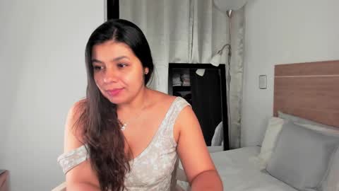 IG Yojanagomez  online show from March 8, 4:20 am