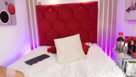 Mia  online show from April 9, 8:36 pm