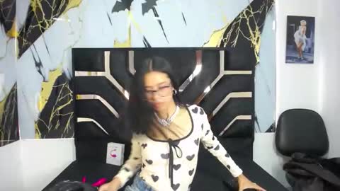 miahotcs online show from February 10, 2:09 pm