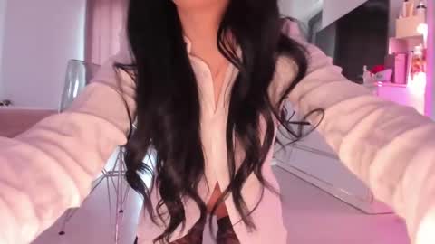 Mia online show from March 10, 8:17 am