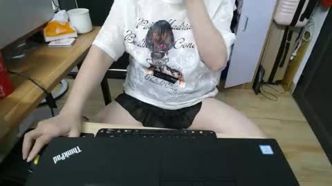 Mia online show from December 3, 5:54 am