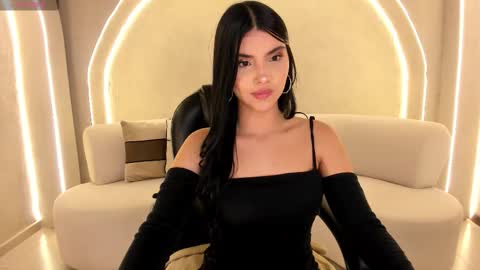 Call me Mia  online show from February 4, 7:17 pm