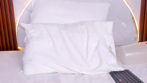 Mia  online show from November 27, 5:10 am