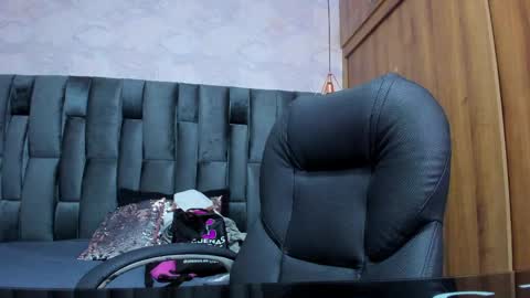 miarivers_1 online show from April 9, 2:22 pm