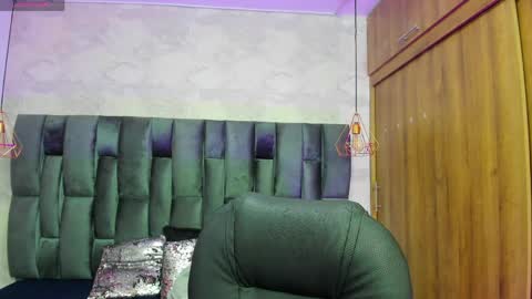 miarivers_1 online show from April 8, 1:13 pm