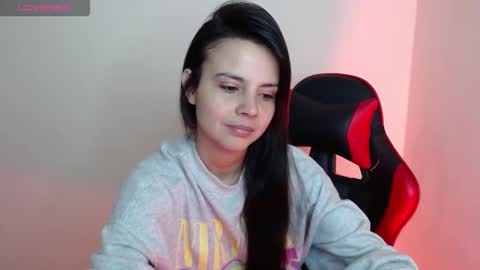 miarobinn_ online show from February 8, 11:25 am