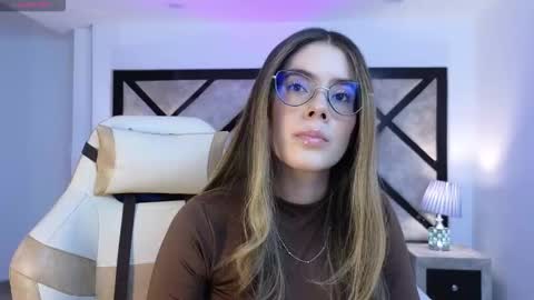 Mia online show from March 19, 8:02 pm