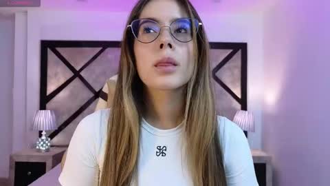 Mia online show from March 28, 9:24 pm