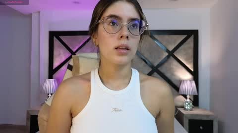 Mia online show from April 2, 9:01 pm