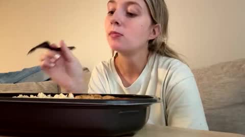miasmith_001 online show from June 2, 9:16 pm