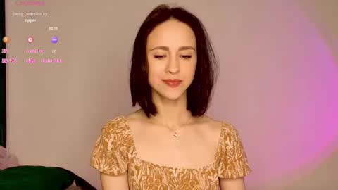 Mia online show from November 19, 6:24 am