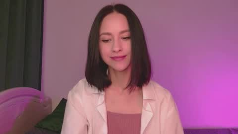 Mia online show from September 16, 9:06 am