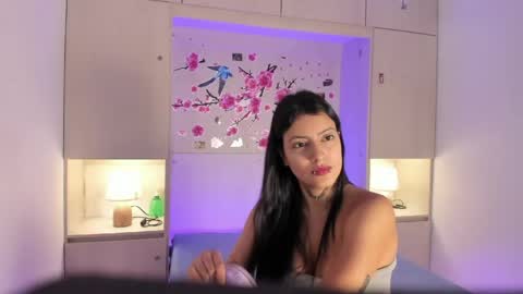 miaturnerr_ online show from April 11, 11:47 am