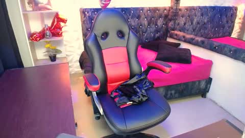 mia online show from September 19, 6:40 pm