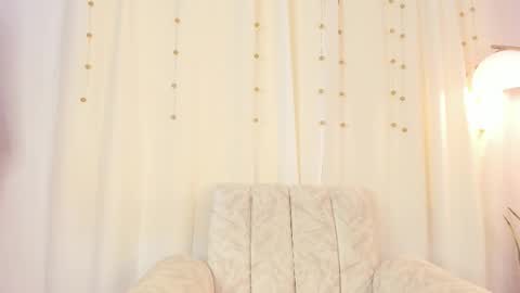 Miavenuss 1 online show from October 21, 8:02 pm