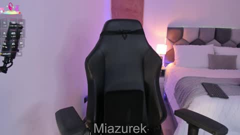 THE BEST LOVRS antonio flatlastifoundyoulautrebleudrpapaolu donnie lbsunkown1804 online show from March 4, 1:01 am